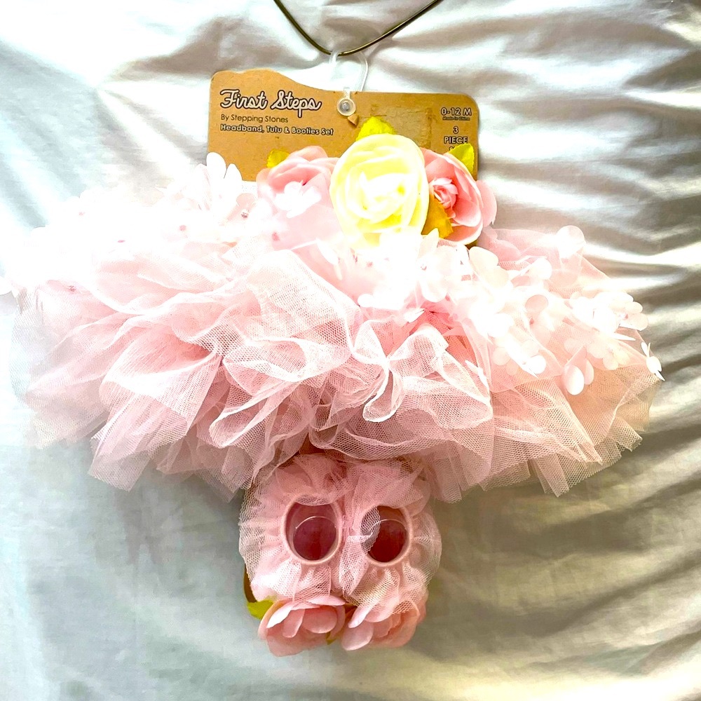NEW!!! First Step 3 piece Pink Floral headband, tutu & booties set sz 0-12 mos